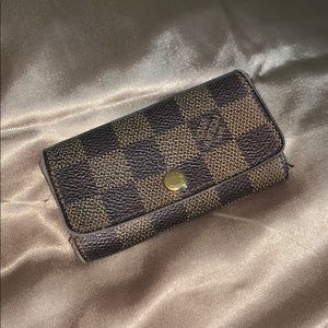 Authentic Louis Vuitton 4 key ring ring